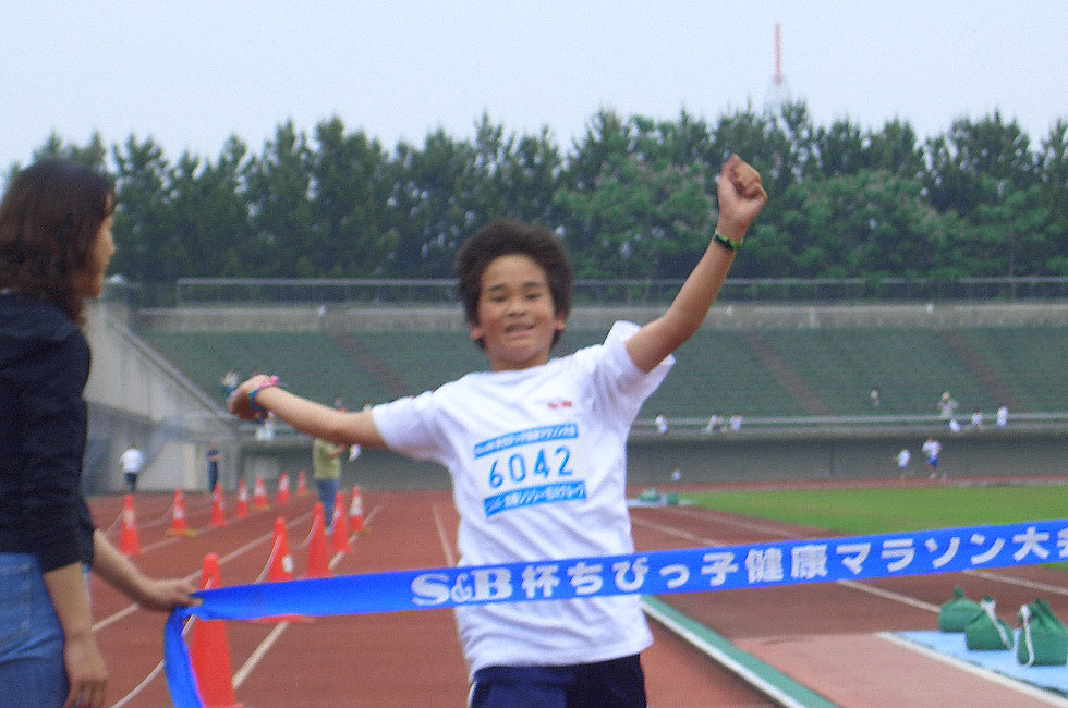 6年男子は前谷内くんが10分33秒の好タイムで圧勝。