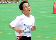 4年男子は山森くんが7分16秒の好タイムで制した。