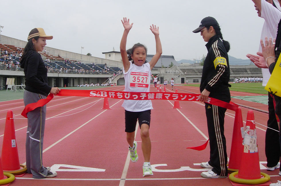 3年女子は池田さんが7分55秒の好タイムをマークし圧勝。