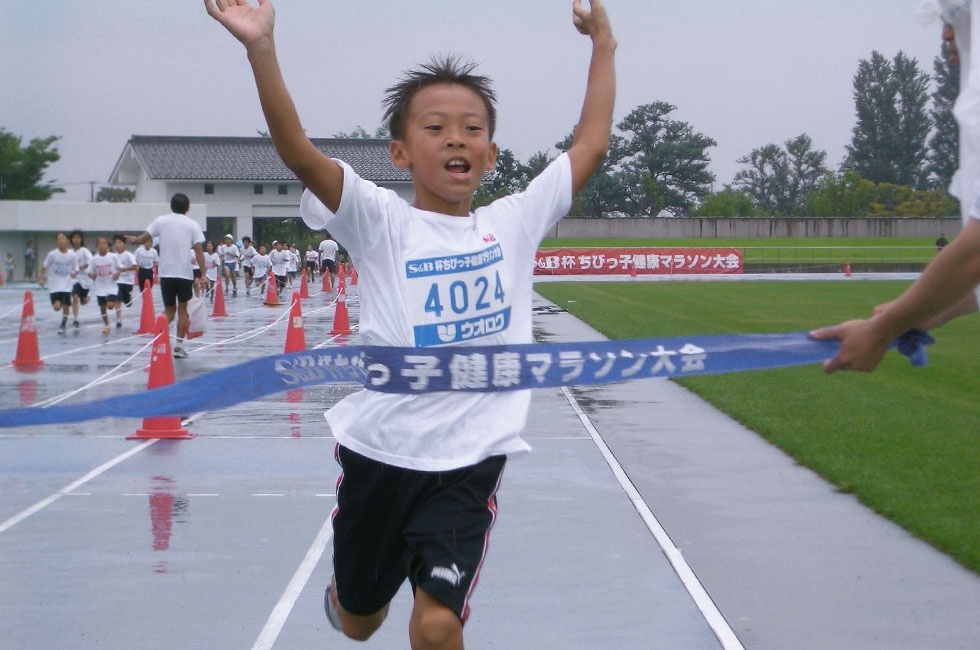 4年男子は中島くんが独走で連覇。タイムも7分18秒の好タイム。