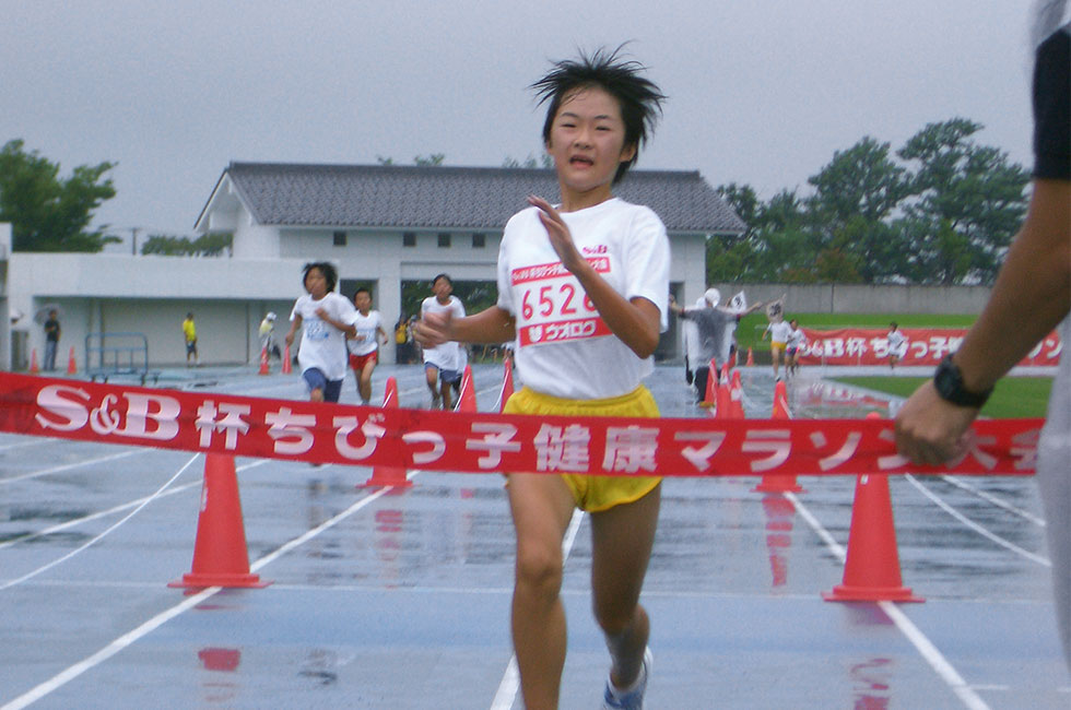 6年女子は阿部さんが3連覇。10分59秒と素晴らしいタイムをマーク。
