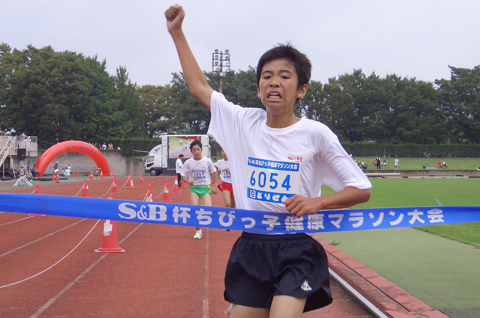 空前のハイレベルだった6年男子は小菅くんが10分13秒の好タイムで制した。