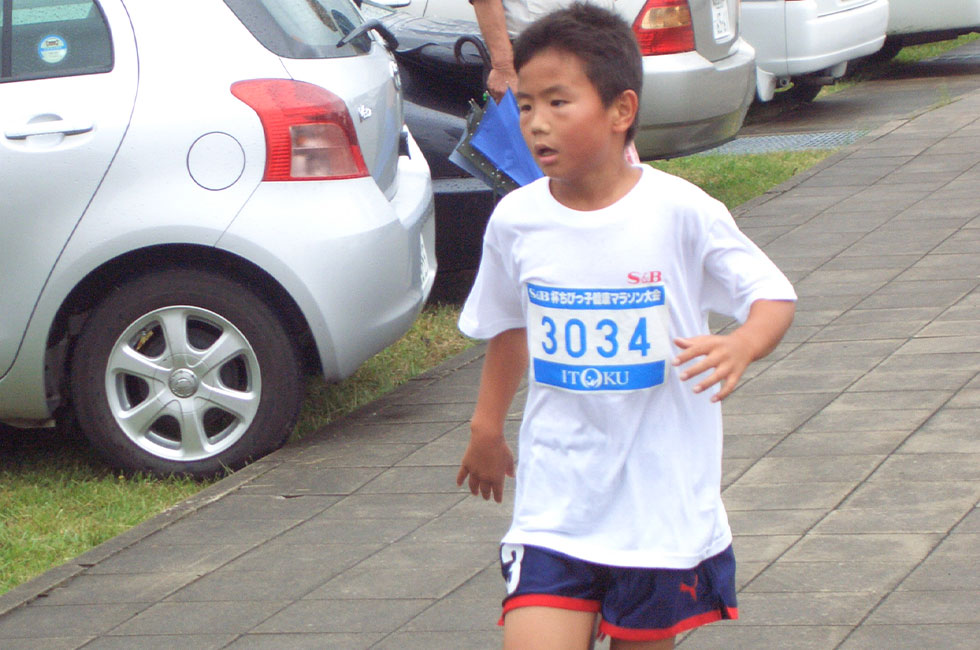 3年男子は佐藤くんが7分35秒の好タイムで3連覇。