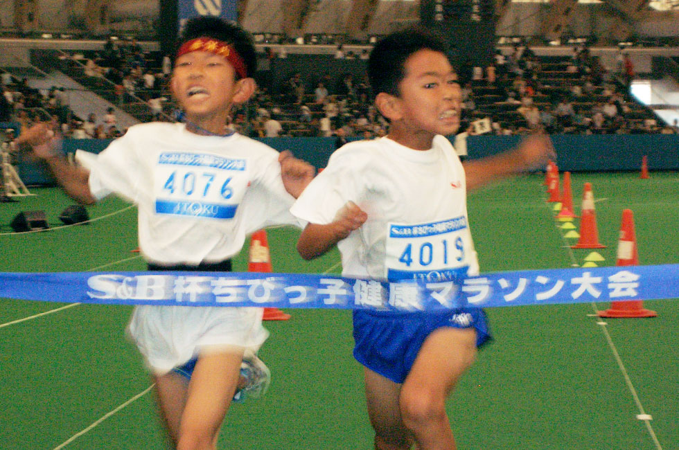 4年男子は髙畑くんが夏堀くんとの接戦を制した。