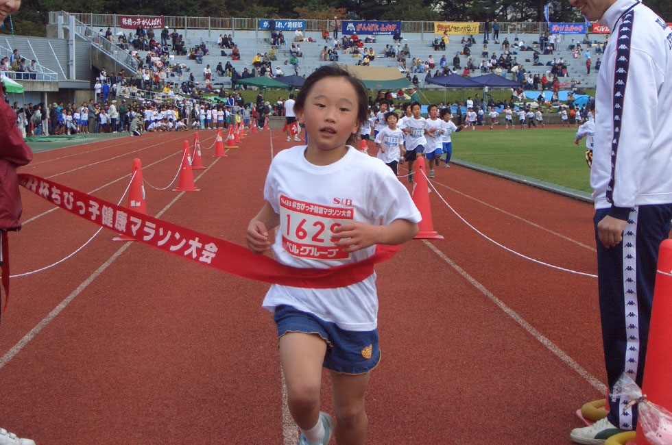 1年女子は中島さんが岩手大会記録となる6分37秒をマーク。