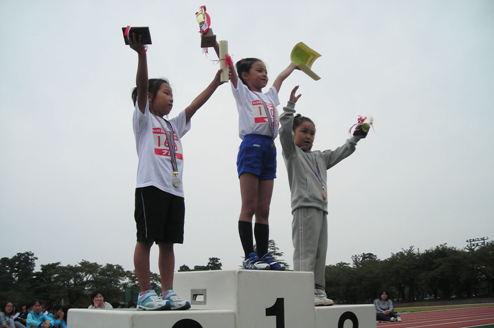 1年女子表彰。1位浜さん、2位宮越さん、3位野田さん