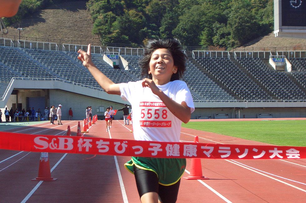 5年女子は長尾さんが徐々に差を広げ2連覇。