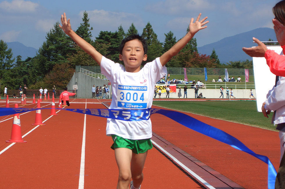 3年男子は雨宮くんが7分59秒の好タイムで圧勝。