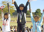 2年女子は山田さんが6分14秒の好タイムで圧勝。