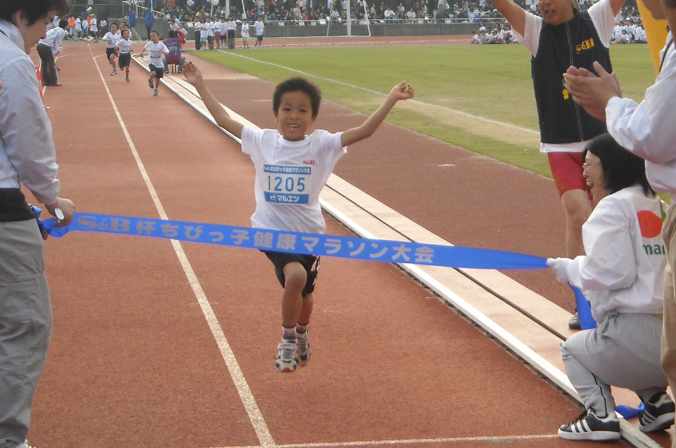 1年男子は町田くんが6分10秒の好タイムで圧勝。