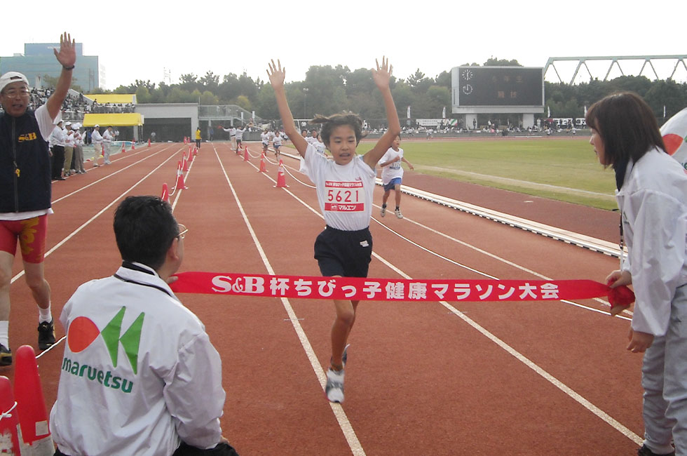 5年女子は松村さんが11分12秒の好タイムで独走Ⅴ。