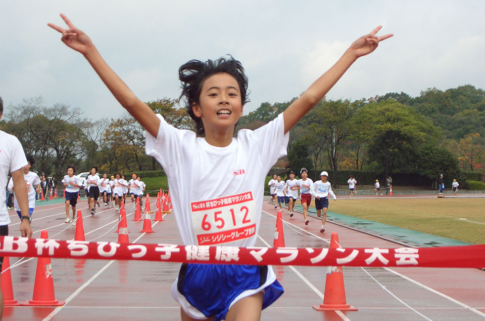 6年女子は高田さんが4連覇。タイムも11分03秒とこのコースでは素晴らしい。