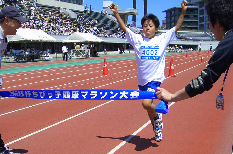 4年男子は三富（優）くんが圧勝。タイムも7分17秒の好タイムをマーク。