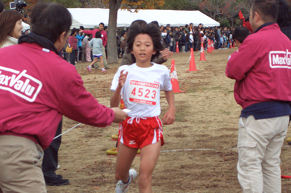 4年女子は高橋さんが昨年度ランキングトップを上回る7分13秒の快記録をマーク。