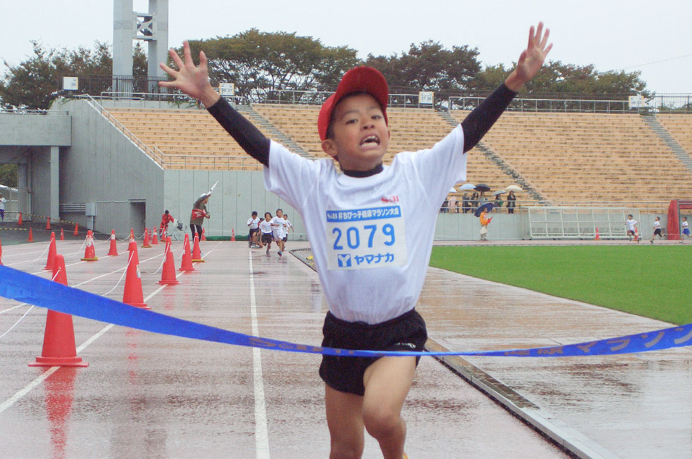 2年男子は松下くんが5分54秒の好タイムで連覇。