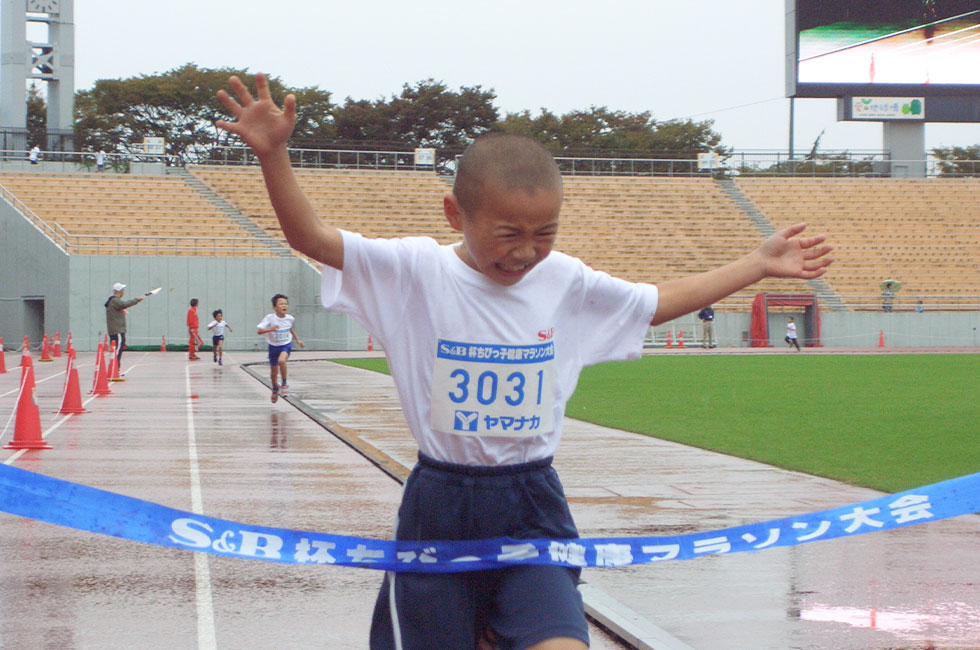 3年男子は蓑田くんが7分34秒の好タイムで圧勝。