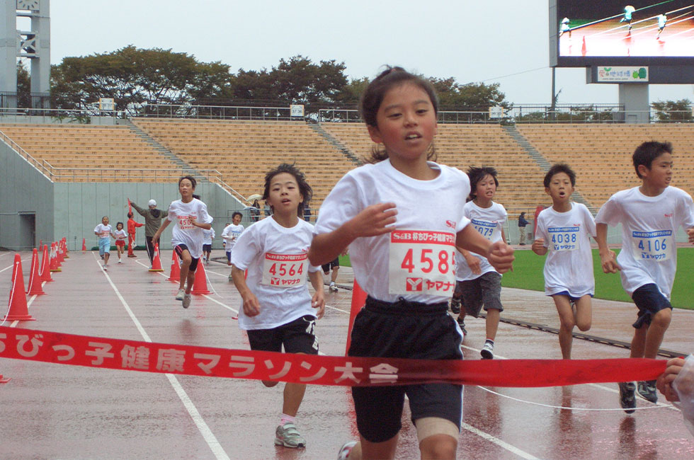4年女子は松居さんが接戦を制し2連覇。