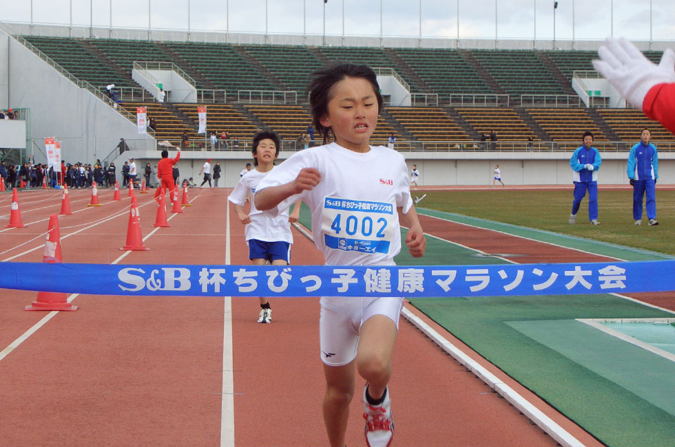 4年男子は相原くんが3連覇。