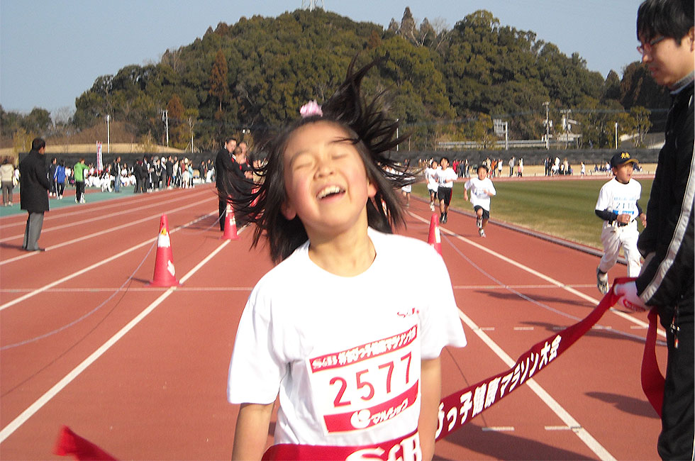 2年女子は渡辺さんが嬉しい2連覇。独走で6分20秒の好タイムをマーク。