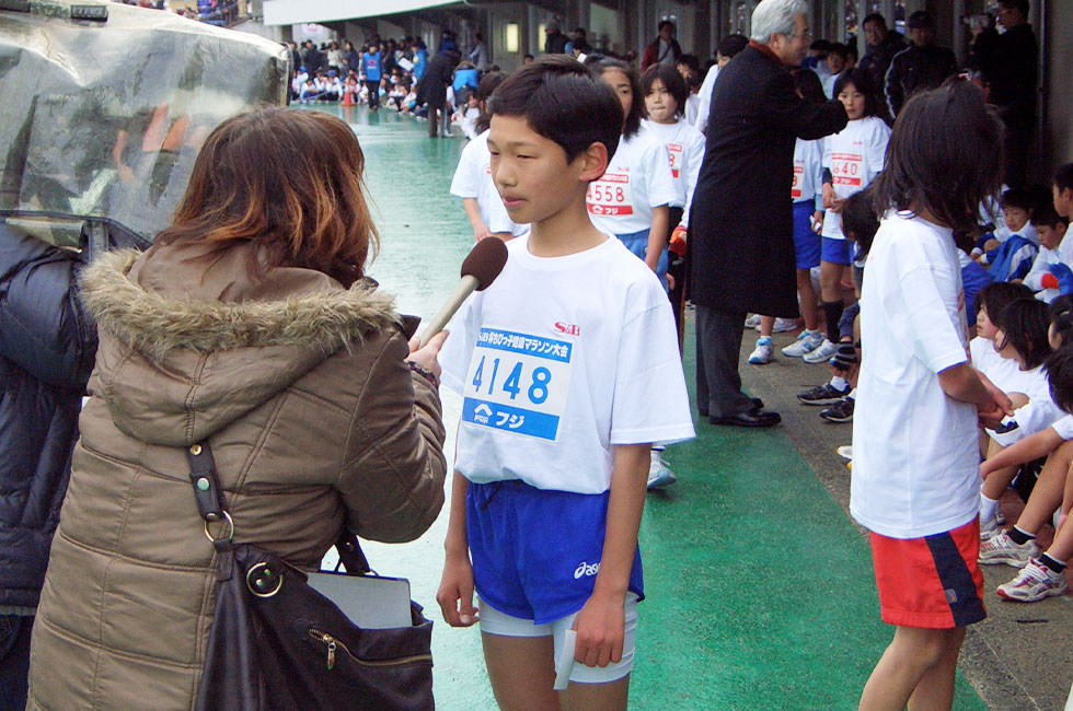 4年男子は山本くんが接戦を制し3連覇。
