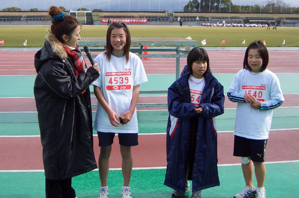 4年女子は木村さんが7分28秒の好タイムで2連覇。2位是澤さん7分38秒、3位木村さん7分57秒と好タイムで続いた。