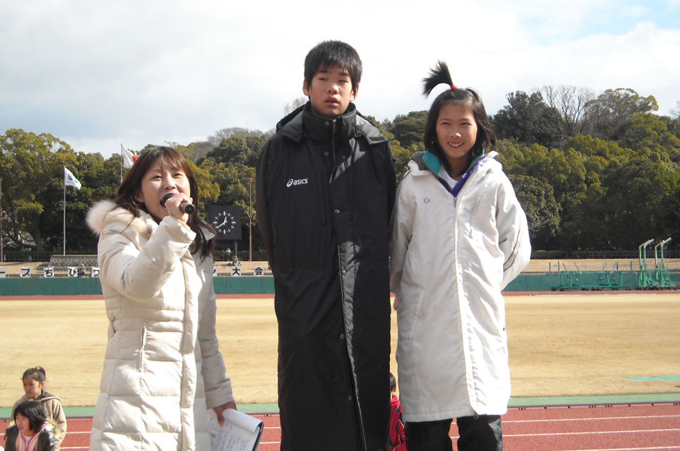 6年男女優勝インタビュー。男子の山本くんは昨年2位からワンランクアップ。女子の杦本さんは昨年4位から急成長。