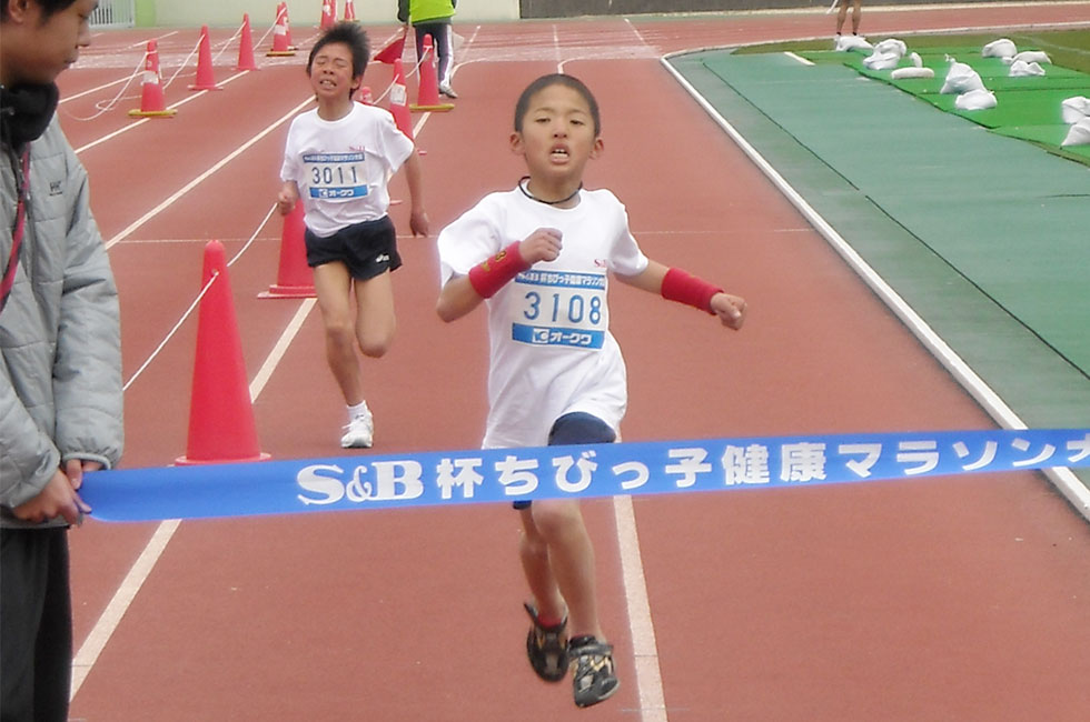 3年男子は浜下くんが伊藤くんとの接戦を制し、7分04秒の好タイムをマーク。