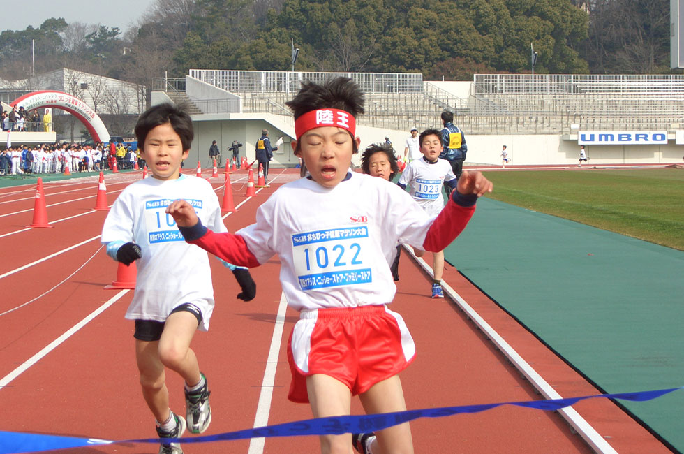 ハイレベルな混戦となった1年男子は岡田くんが6分02秒の好タイムで制した。