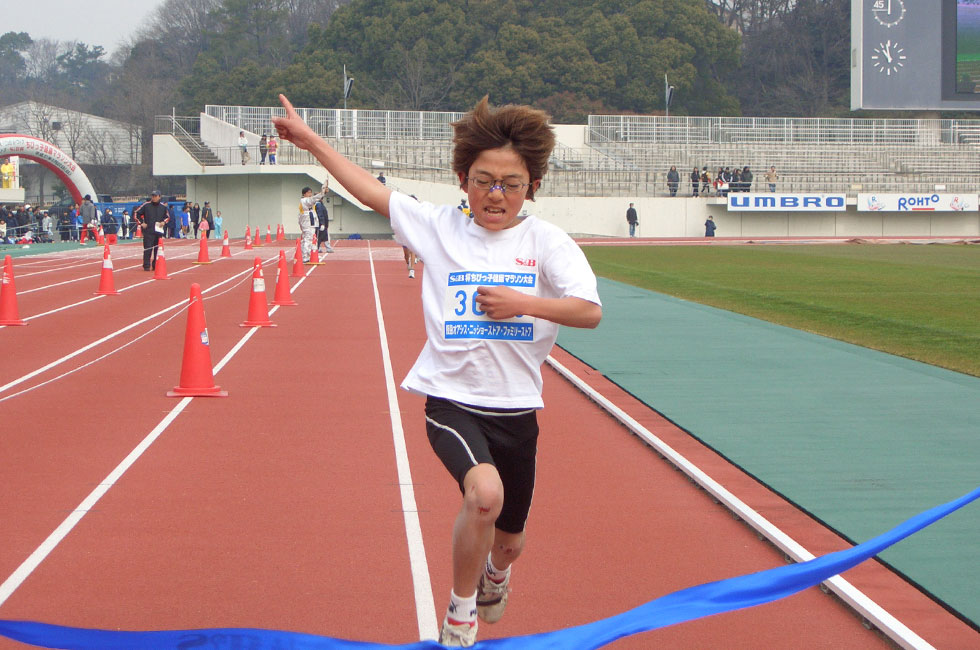 3年男子は中尾くんが中盤以降、徐々に差を広げ、7分か09秒の好タイムで圧勝。