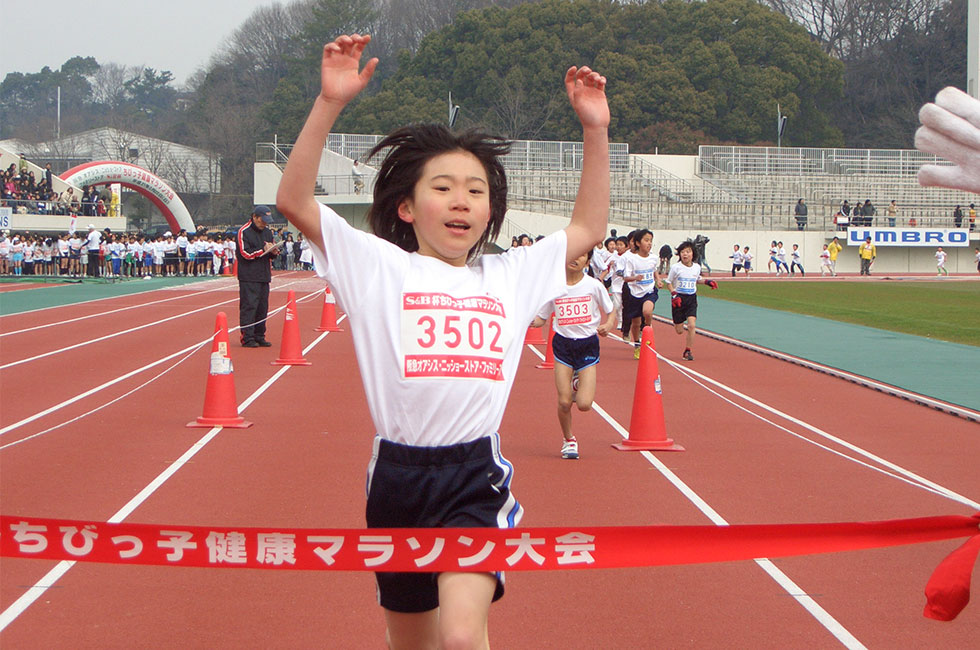 3年女子は前田さんが7分39秒の好タイムで制した。