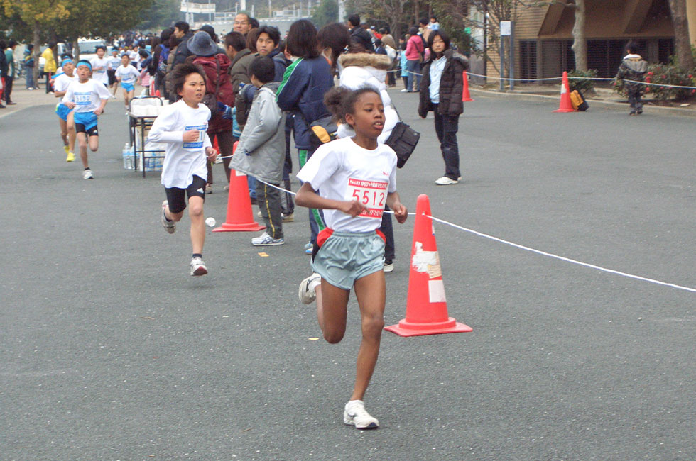 5年女子は高松さんが異次元の走りを披露。10分16秒（歴代2位）の快記録で独走Ⅴ。