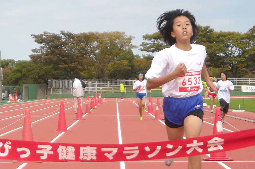 6年女子は来島さんが10分49秒の素晴らしい記録で圧勝。