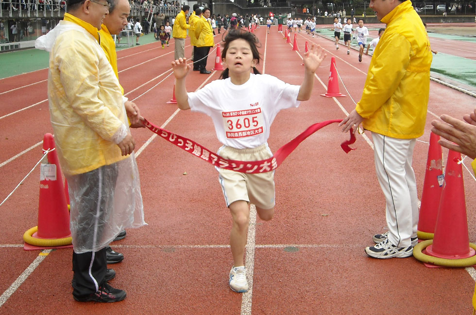 3年女子は堀内さんが7分57秒の好タイムで圧勝。昨年3位から順位を上げた。