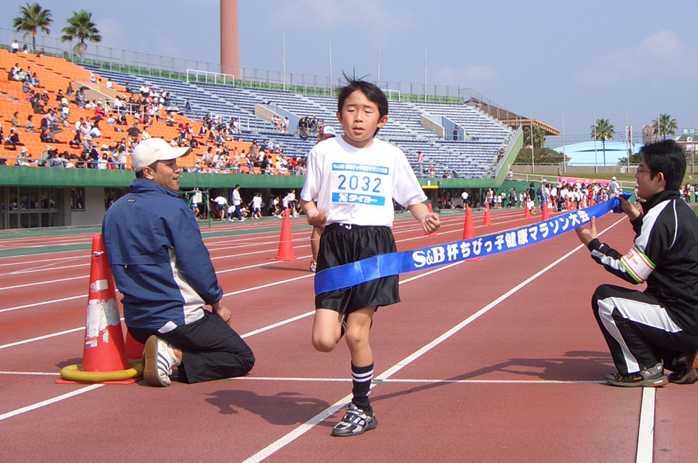 2年男子は瀬戸山くんが5分34秒の好タイムで圧勝。