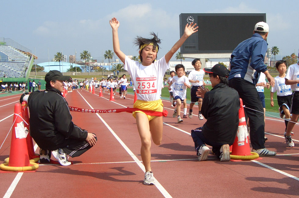 2年女子は岡村さんが2連覇。女子5分台はすごい！