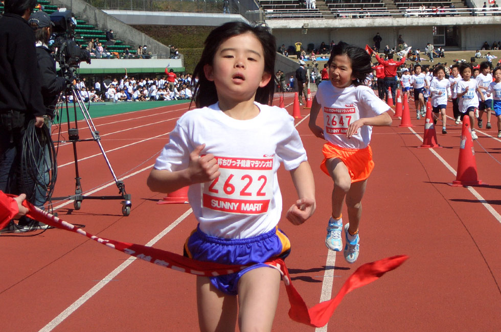 2年女子は西田さんが福守さんとの接戦を制した。