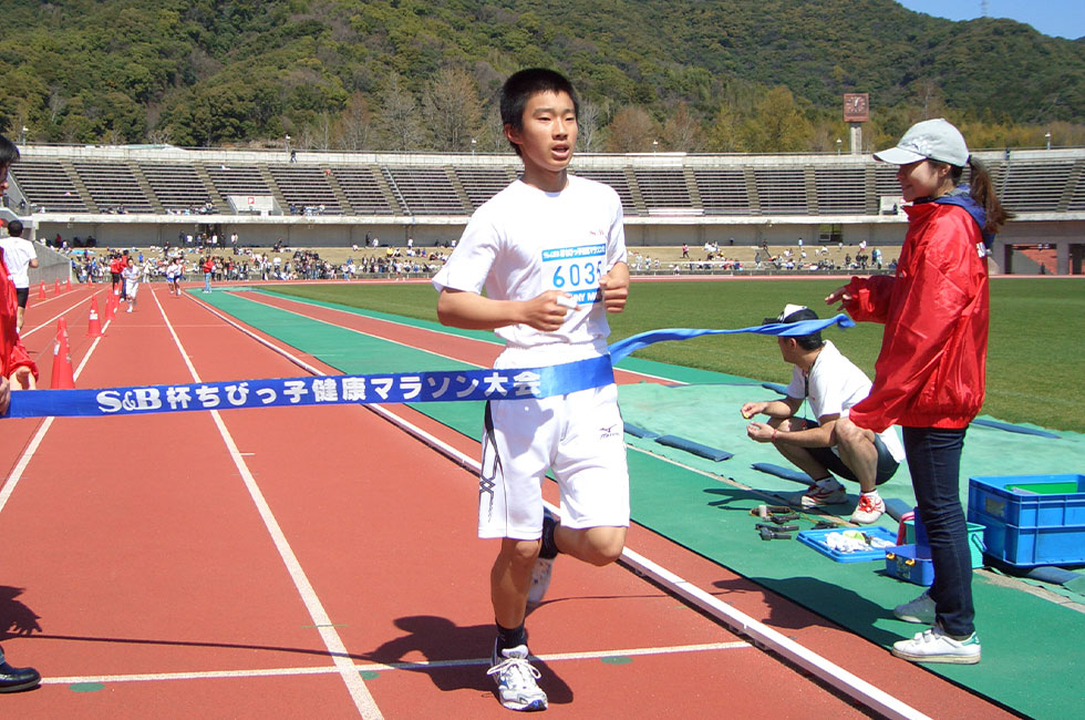 6年男子は昨年5位の川田くんが急成長。10分42秒の好タイムをマーク。