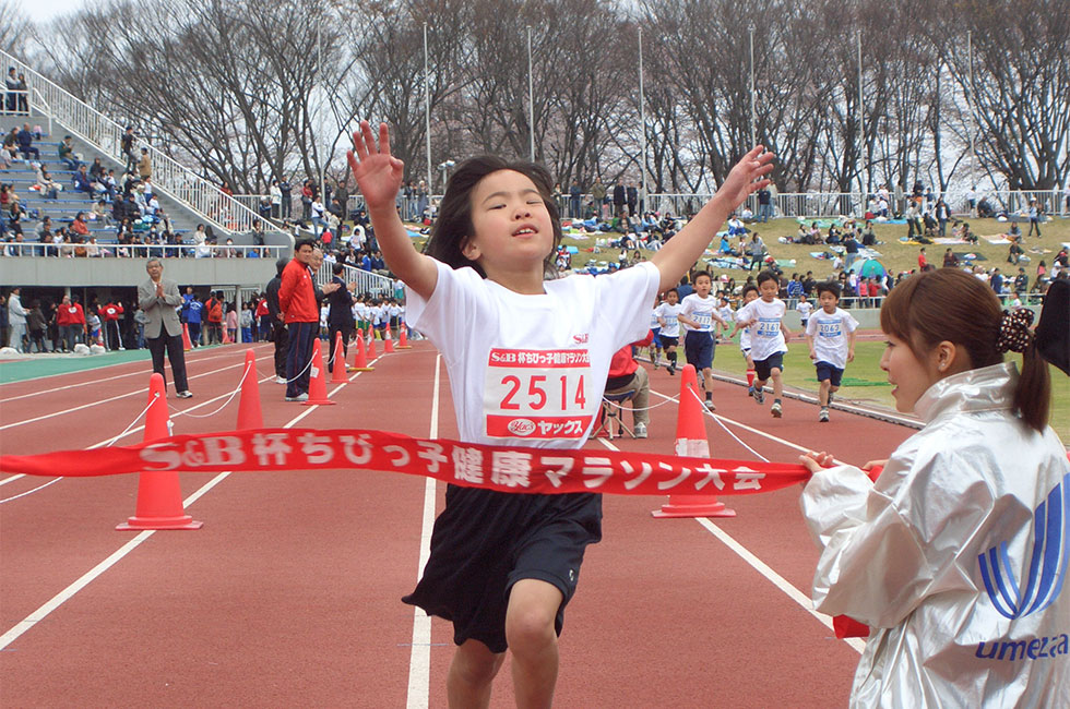 2年女子は髙橋さんが6分01秒の好タイムで独走Ⅴ。この時期でこのタイムは破格。