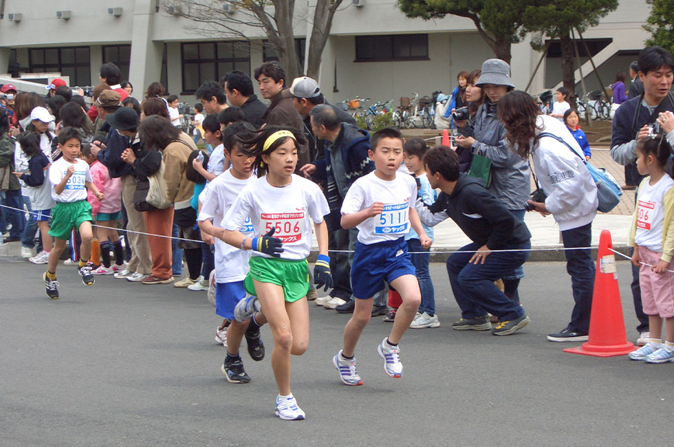 5年女子は成田さんが大ブレイク。独走で10分56秒の快走を披露。