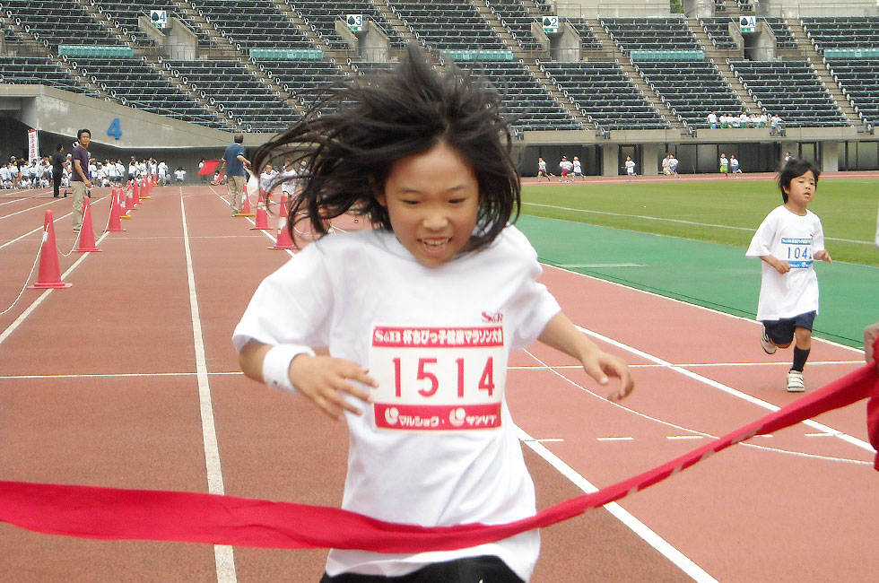 1年女子は吉村さんが7分00秒の好タイムで独走Ⅴ。