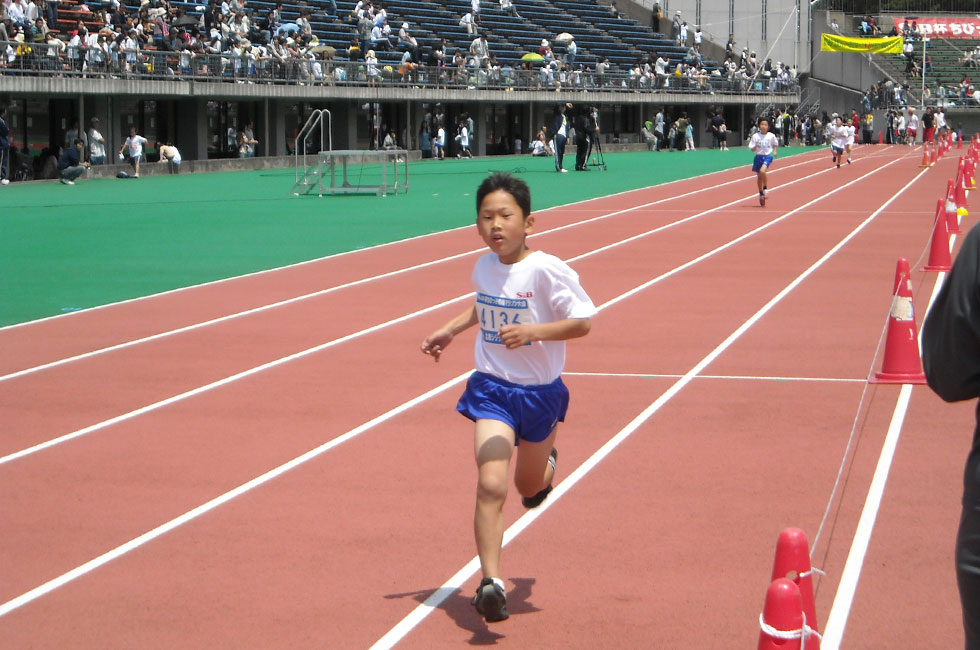 4年男子は辻口くんが昨年3位から浮上し圧勝。7分21秒の好タイムをマーク。