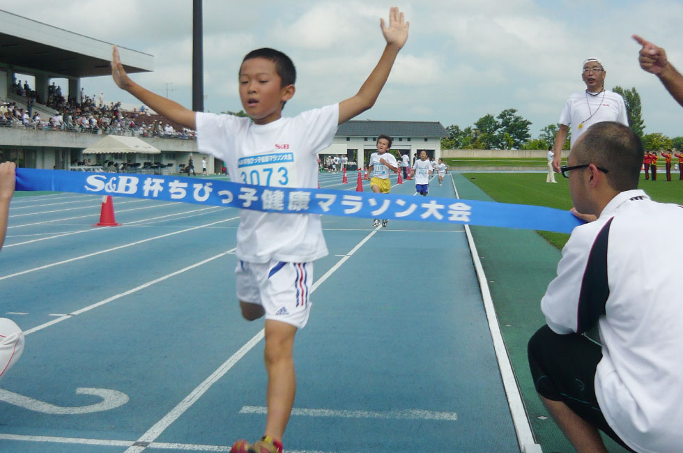 3年男子は古屋くんが接戦から抜け出し7分50秒の好タイムをマーク。