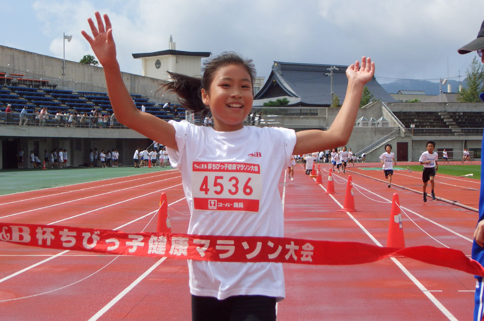 4年女子は池田さんが2連覇。タイムも7分49秒の好タイム。