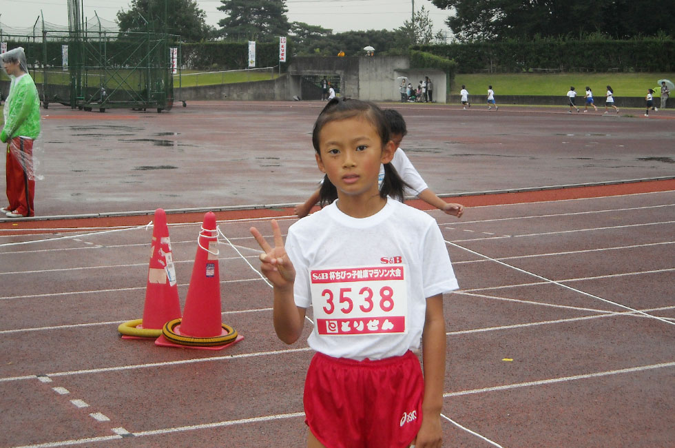 3年女子は阿部さんが独走Ⅴ。タイムも7分49秒の好タイム。