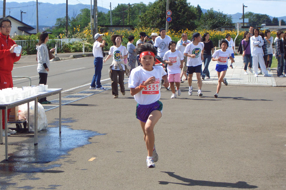 6年女子は溝江さんが独走で10分57秒の好タイムをマーク。