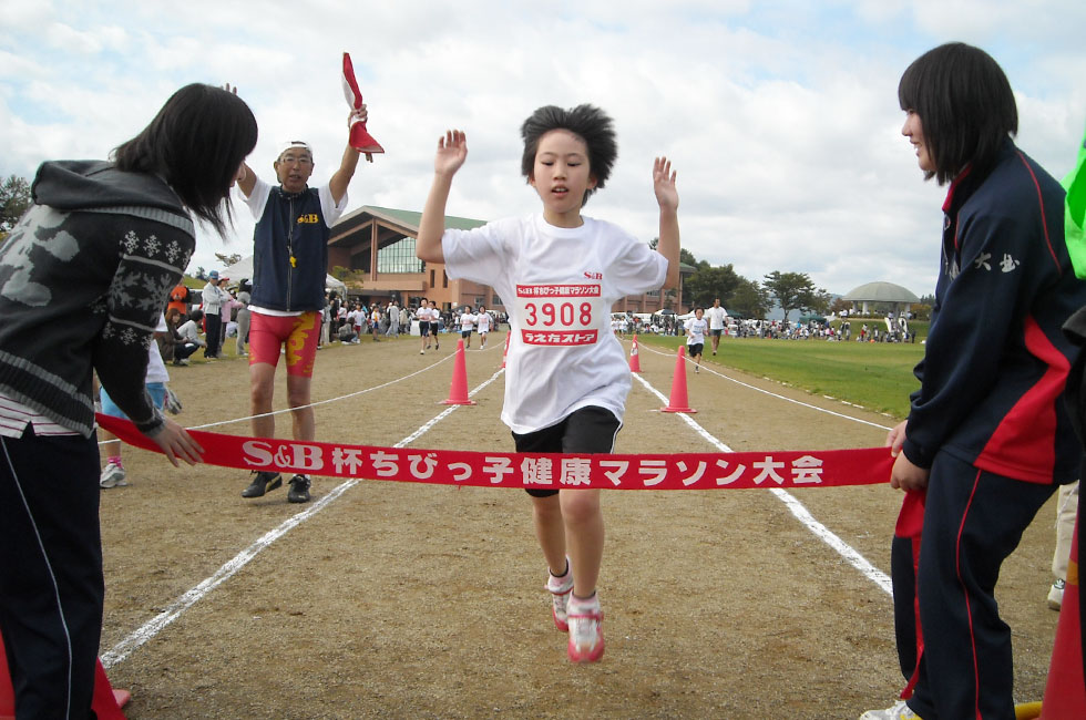 3年女子は高橋さんが8分24秒の好タイムで制した。