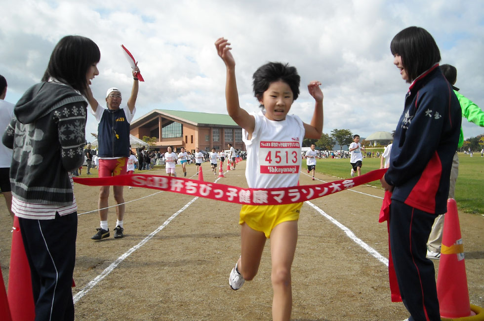 4年女子は藤田さんが独走Ⅴ。タイムも7分44秒（昨年度ランク33位）の好タイム