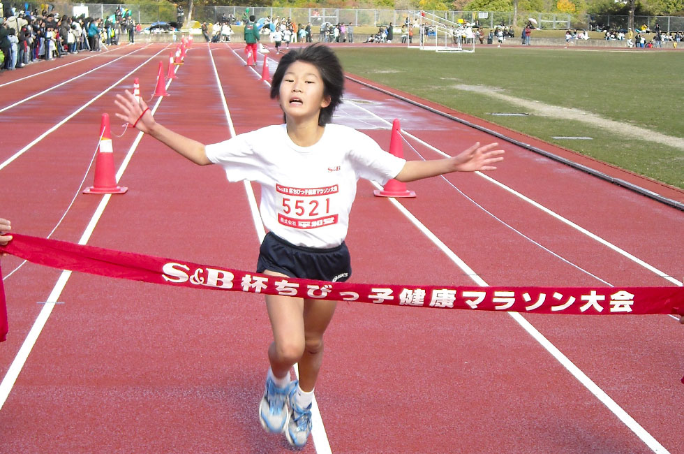 5年女子は臼井さんが独走で2連覇。11分14秒の好タイムをマーク。