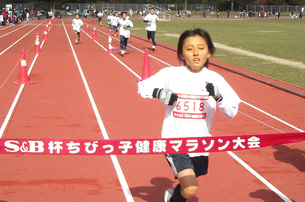 6年女子は谷山さんが3連覇し 有終の美を飾った。