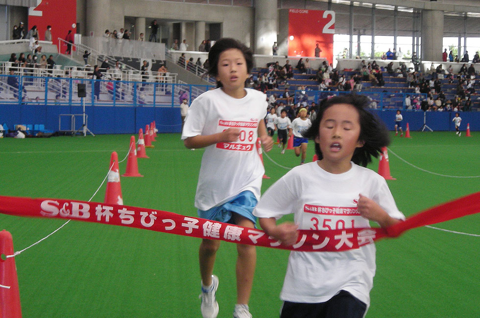 3年女子は久保田さんが中野さんとの接戦を制し2連覇。